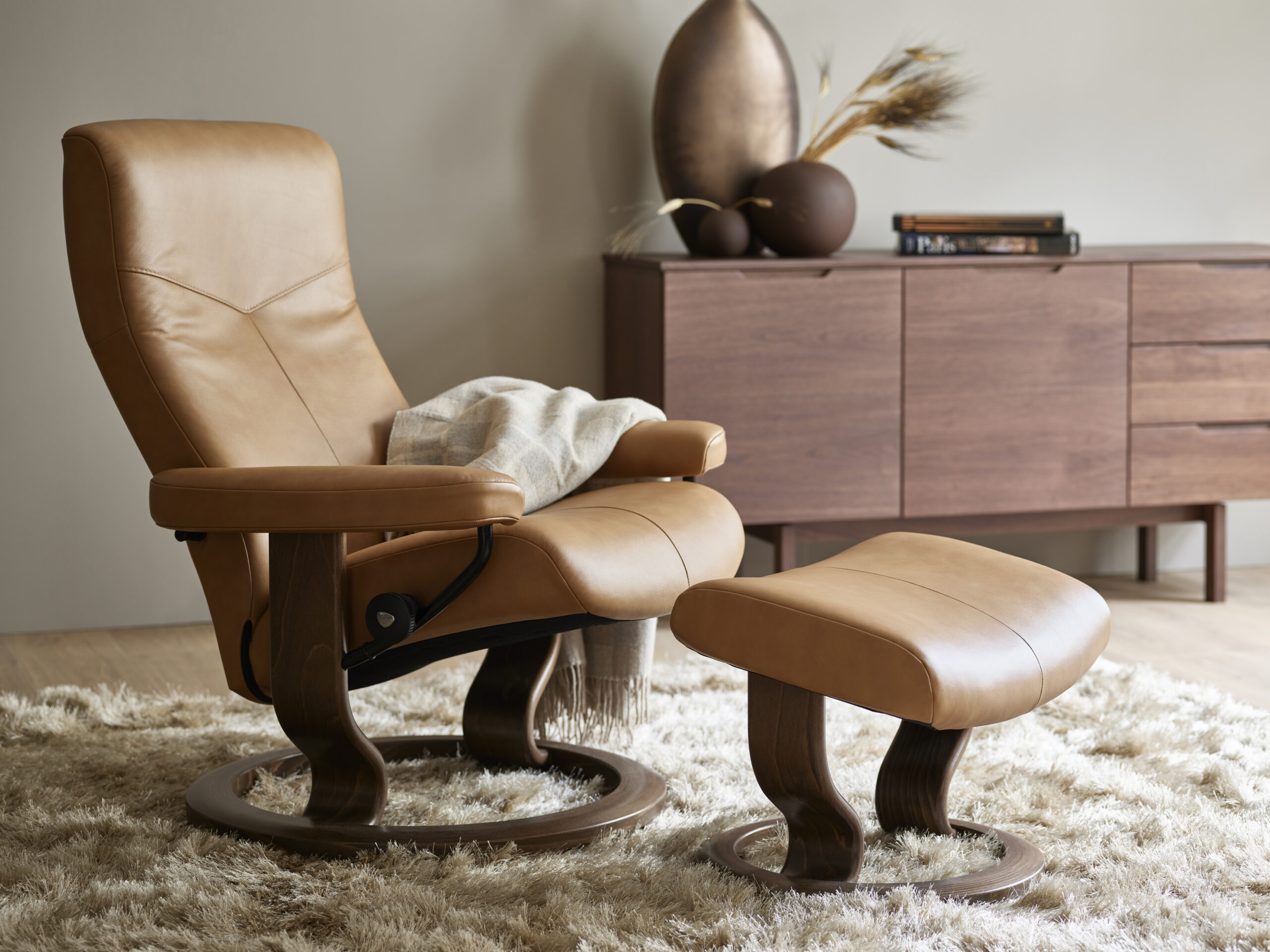 Stressless_Dover_Classic_Walnut_Paloma_Taupe